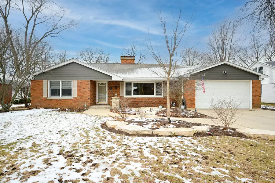 421 N Kingsway DR, Aurora, IL 60506