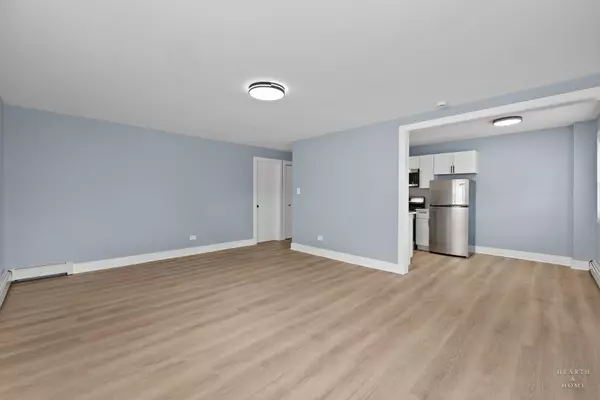 Chicago, IL 60625,2411 W Balmoral AVE #1F