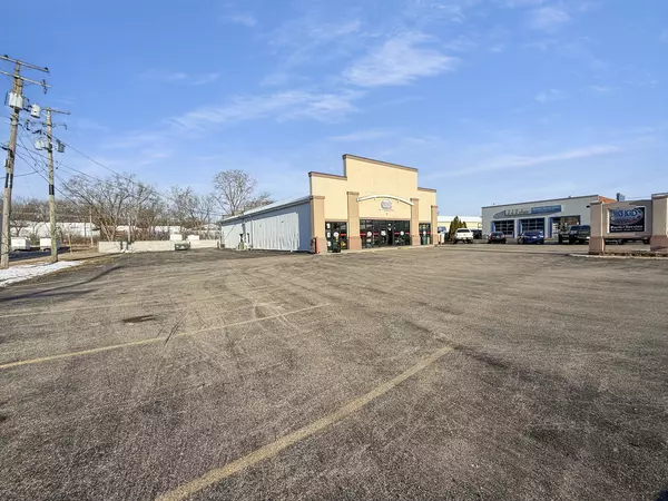 Mchenry, IL 60050,909 Front ST