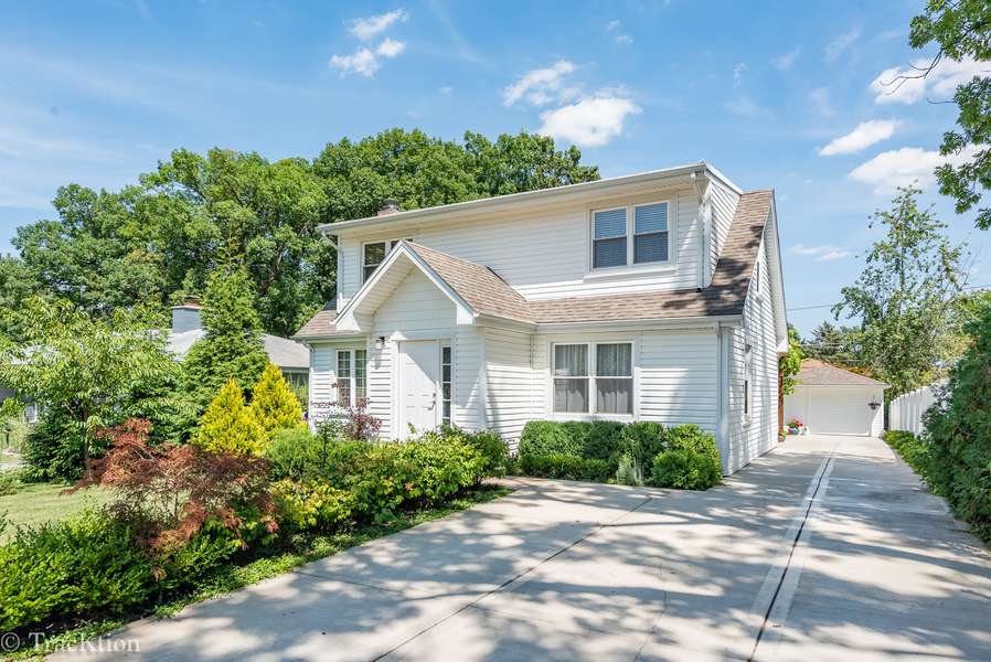 9313 S 83rd CT, Hickory Hills, IL 60457