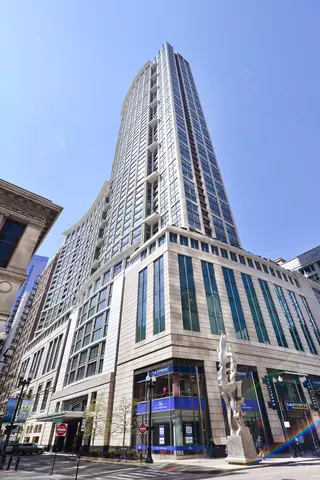 Chicago, IL 60602,130 N Garland CT #4-67