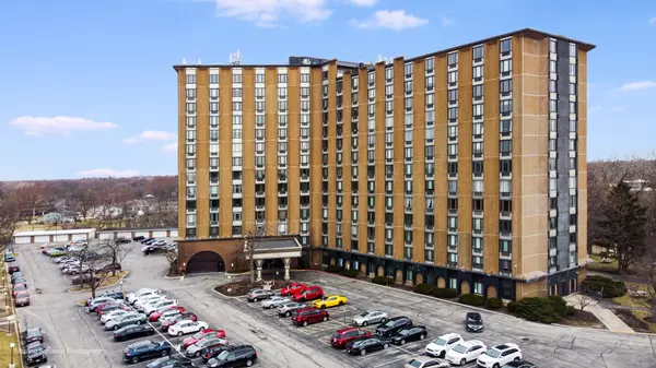 1 Renaissance PL #604, Palatine, IL 60067