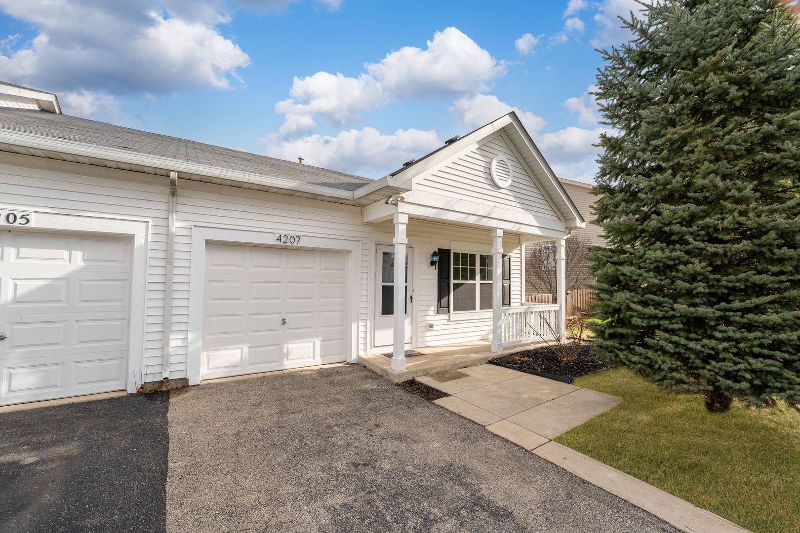 4207 Dillon ST, Plano, IL 60545
