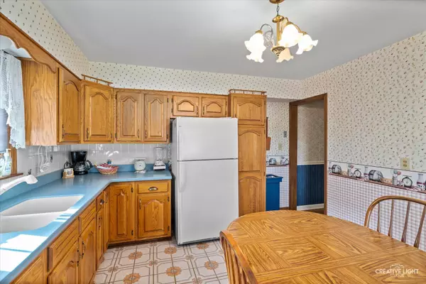 305 Hillside PL North Aurora, IL 60542