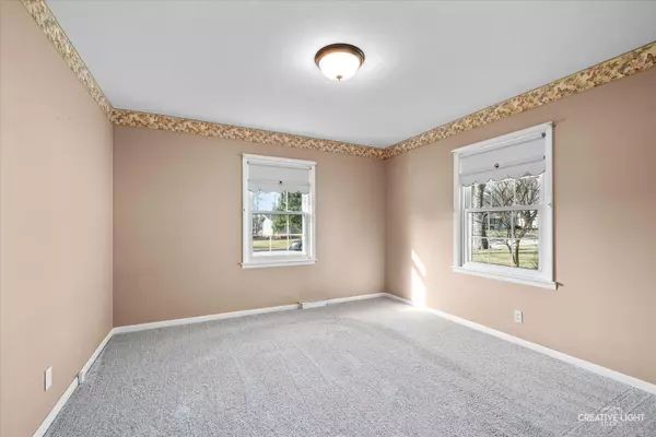 305 Hillside PL North Aurora, IL 60542