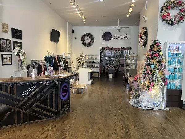 Chicago, IL 60622,1905 W Division AVE