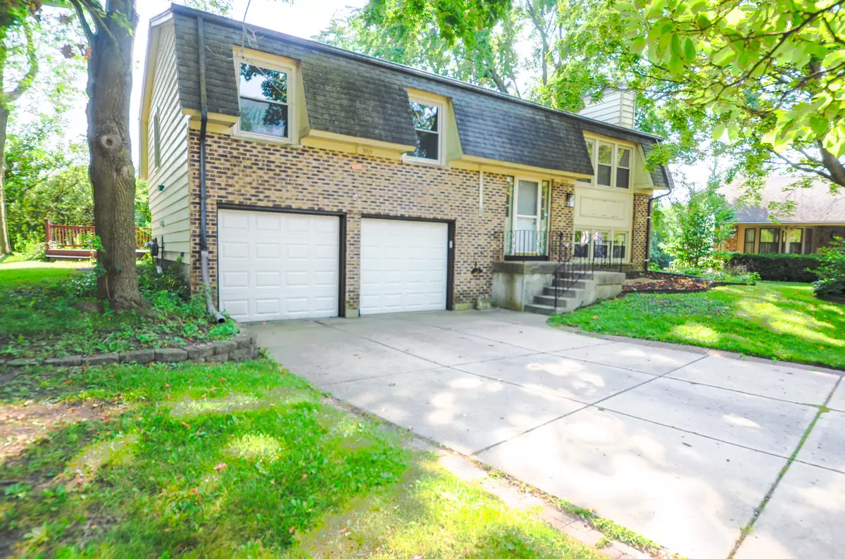 Hoffman Estates, IL 60192,3915 WHISPERING TRAILS DR