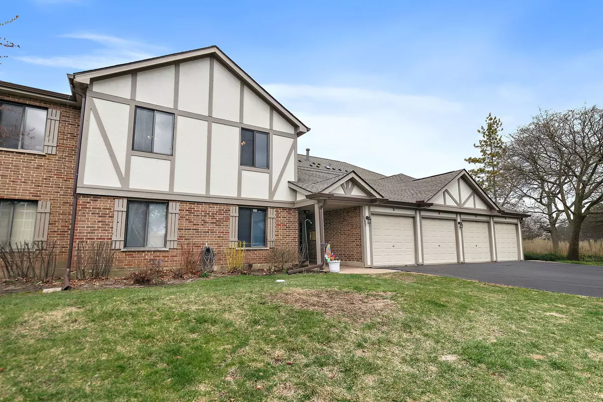 Palatine, IL 60074,2222 Enlund DR #6