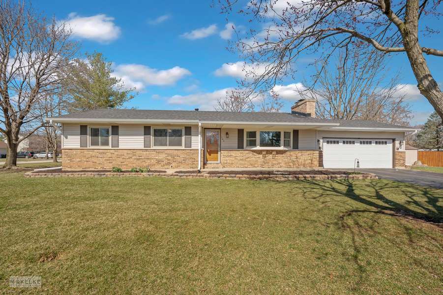 103 Strawberry LN, Yorkville, IL 60560