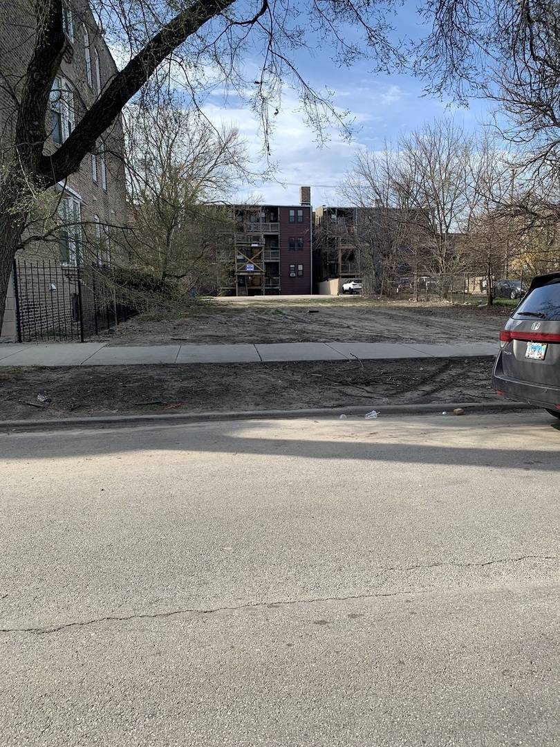 Chicago, IL 60615,719 E 50th ST