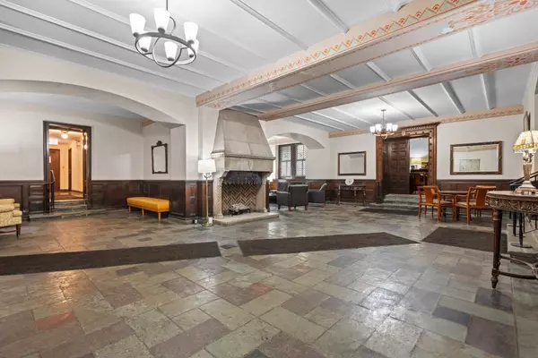 Chicago, IL 60649,7321 S South Shore DR #10C