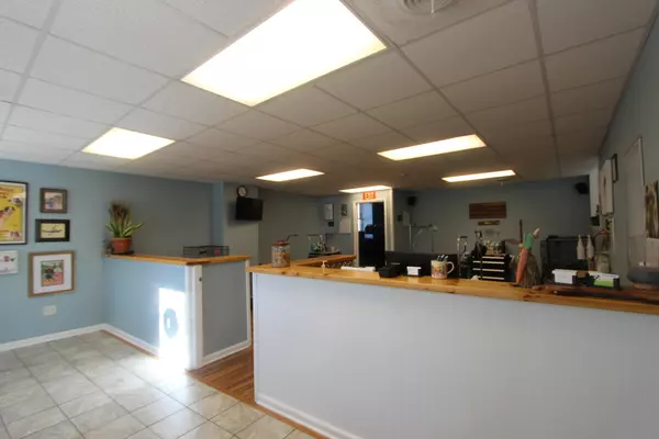 Woodstock, IL 60098,805 Lake ST