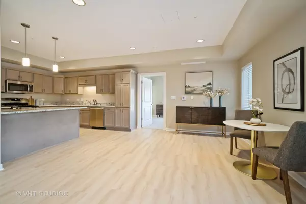 Northbrook, IL 60062,2150 Founders DR #P110