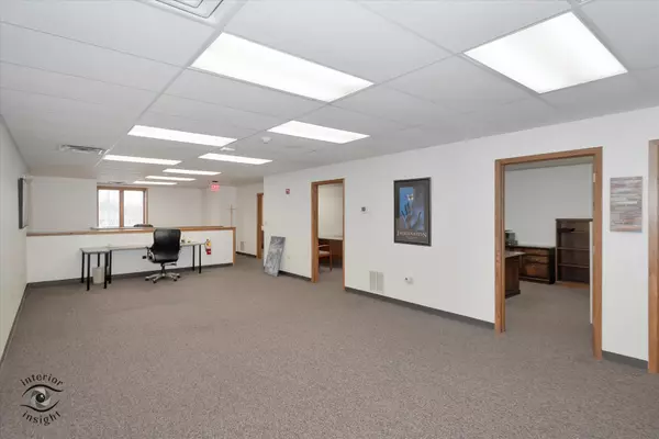 Westmont, IL 60559,38 N Cass AVE