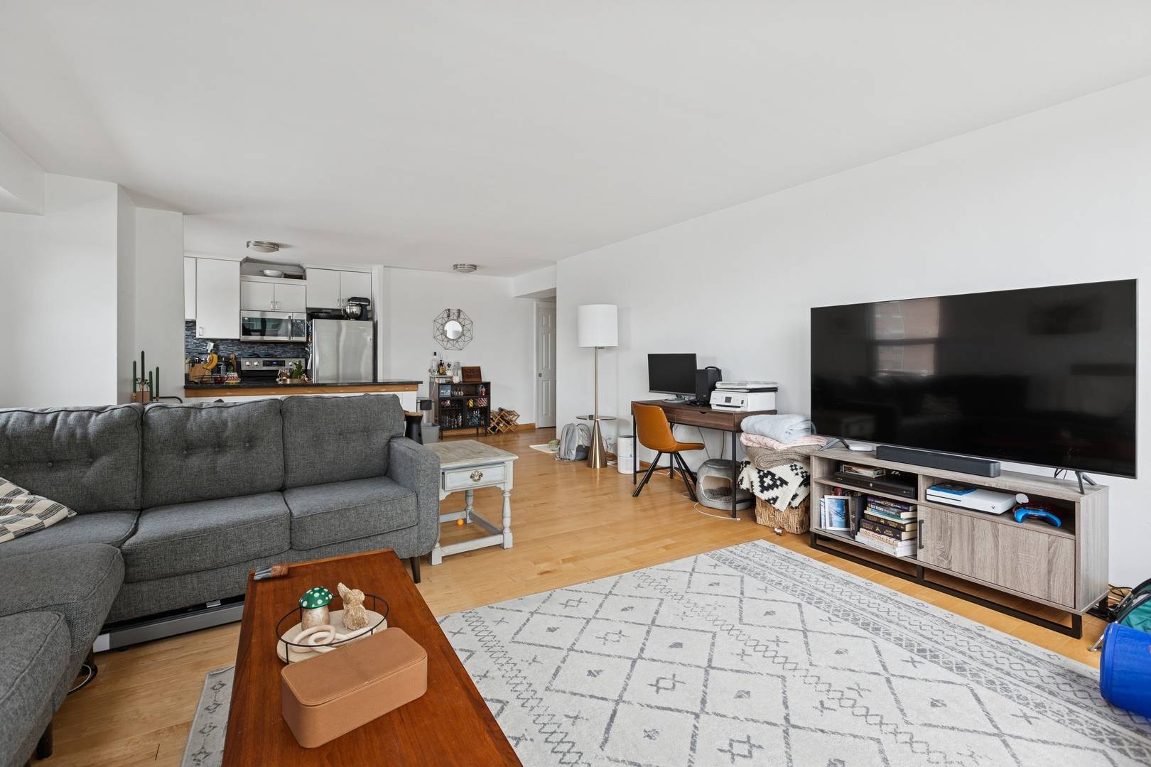 Chicago, IL 60613,3600 N Lake Shore DR #525