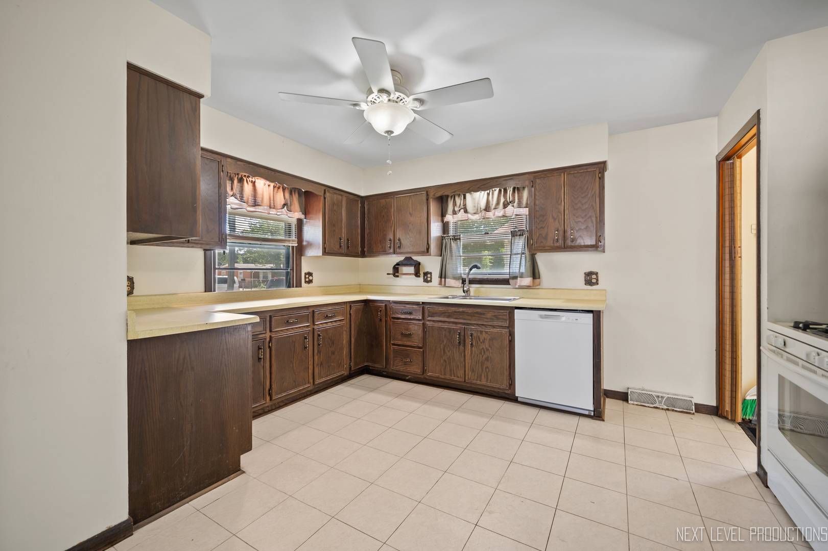 Aurora, IL 60505,960 Assell AVE