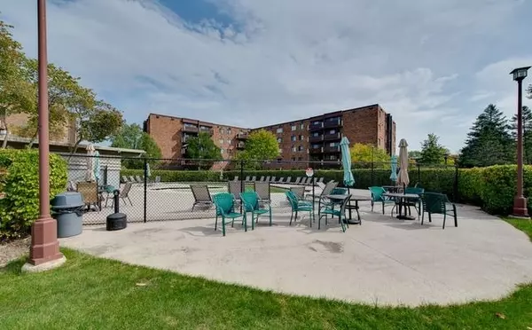 Elk Grove Village, IL 60007,850 Wellington AVE #304