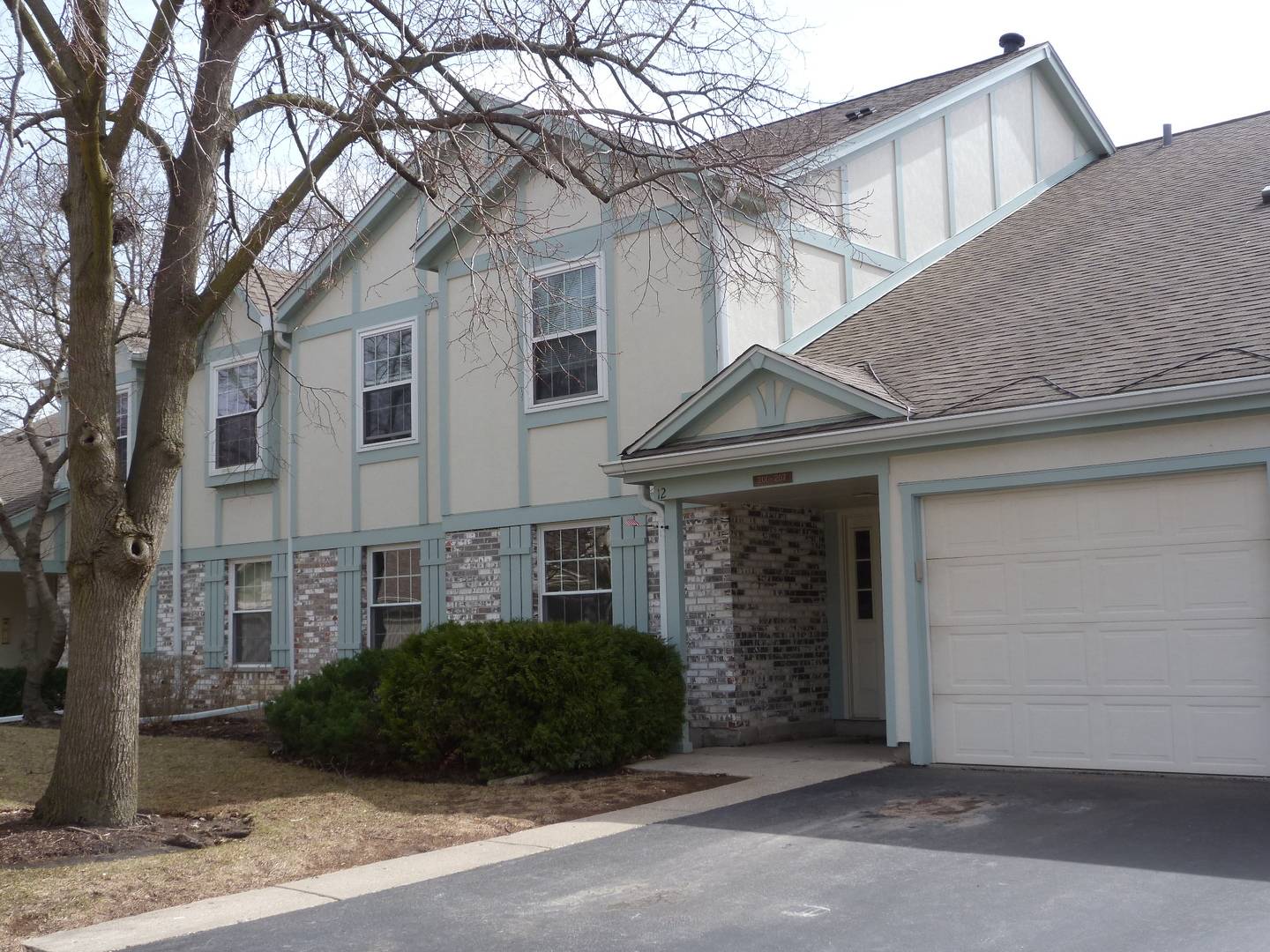 Buffalo Grove, IL 60089,205 Blossom CT #205