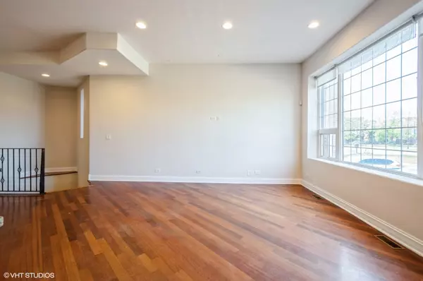 Chicago, IL 60615,5013 S King DR #1W