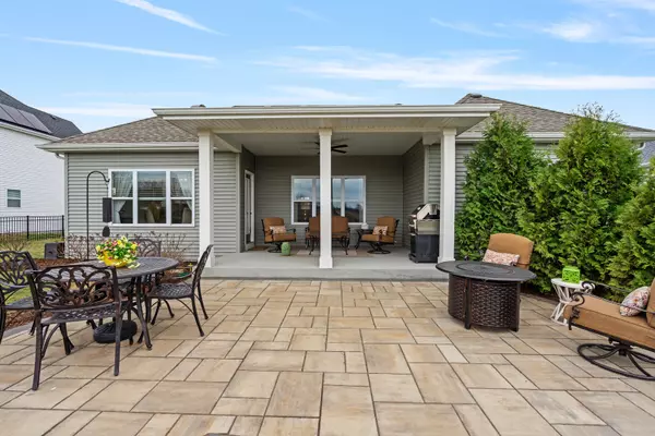 Yorkville, IL 60560,1111 Blackberry Shore LN