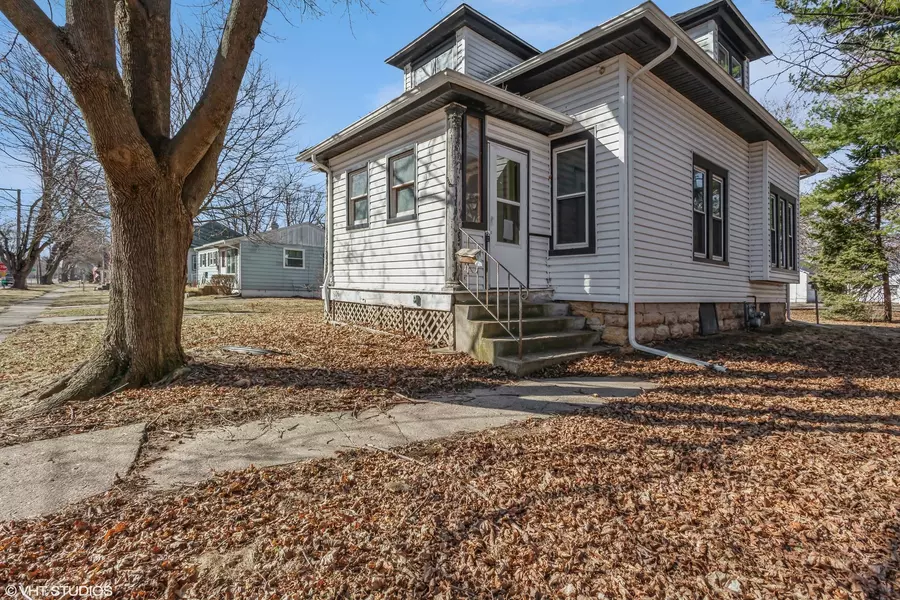 606 S 2nd ST, Oregon, IL 61061