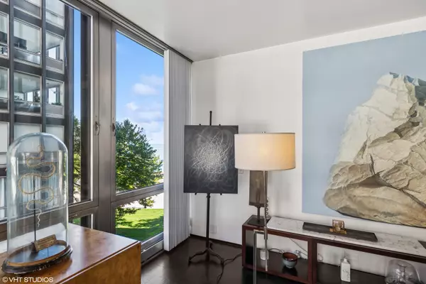 Chicago, IL 60611,860 N Lake Shore DR #3J
