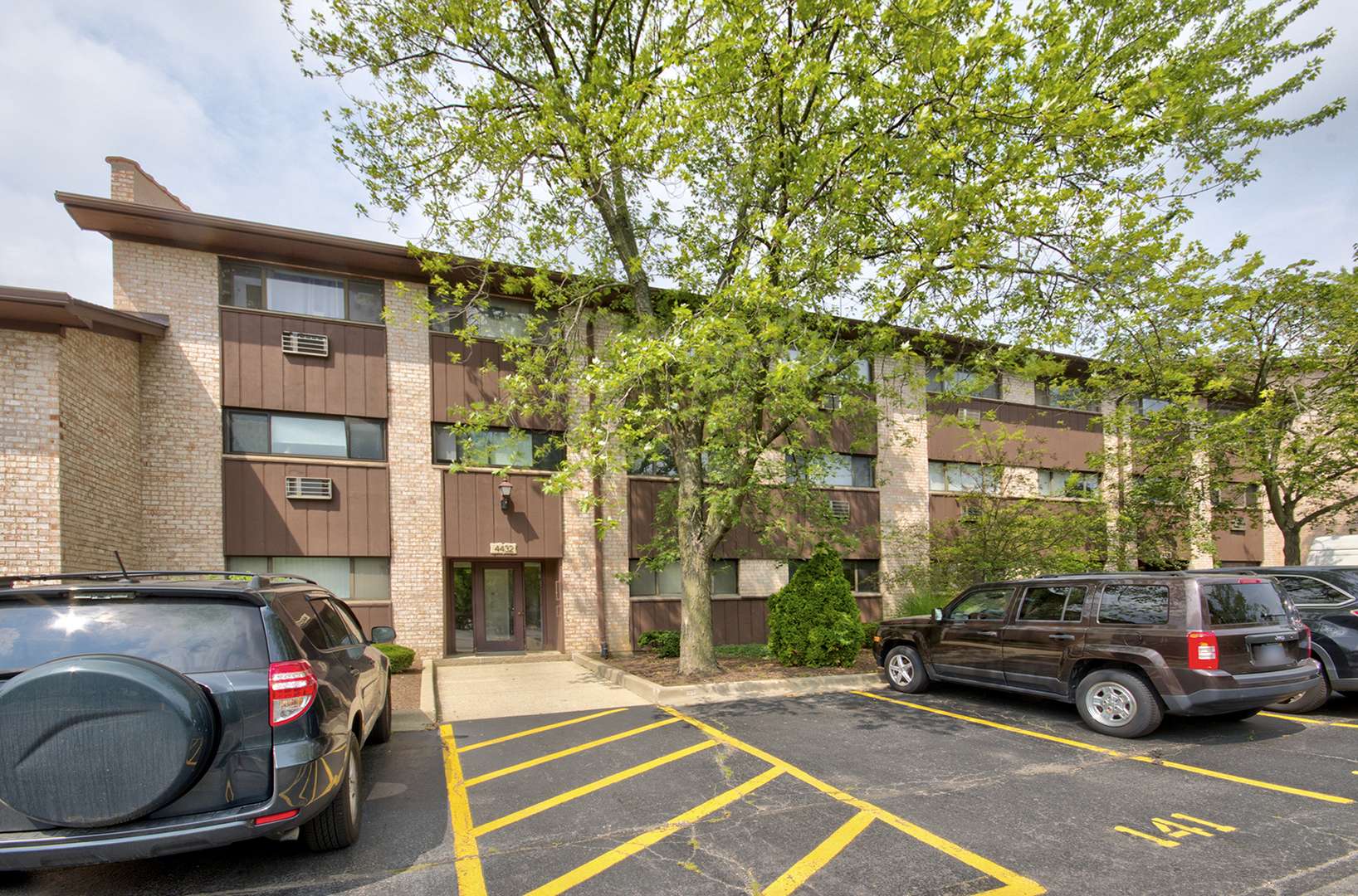 4432 Arbor CIR #6, Downers Grove, IL 60515
