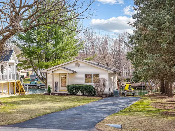 Poplar Grove, IL 61065,1302 Candlewick DR NW