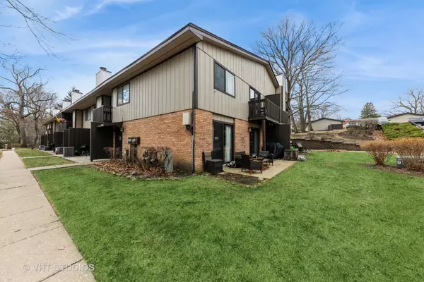 Fox Lake, IL 60020,71 Woodhills Bay RD #71