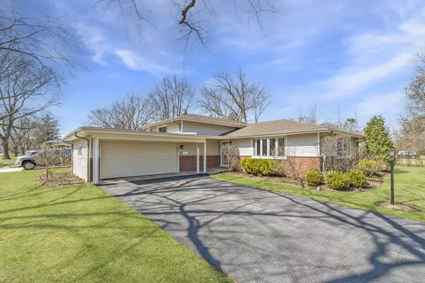3348 Ralmark LN, Glenview, IL 60026