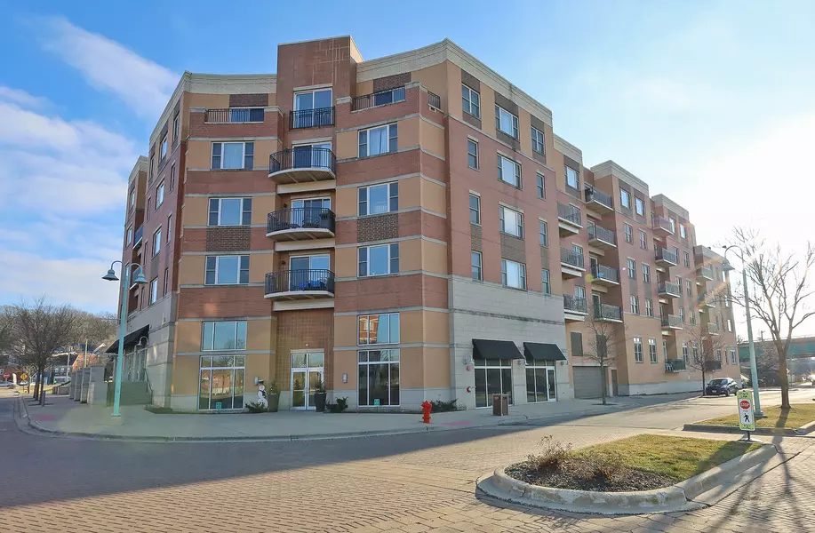 300 Village CIR #411, Willow Springs, IL 60480