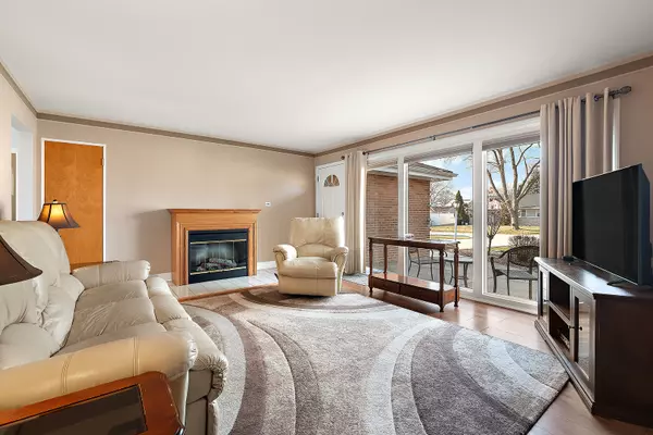 Oak Lawn, IL 60453,4121 Dean DR