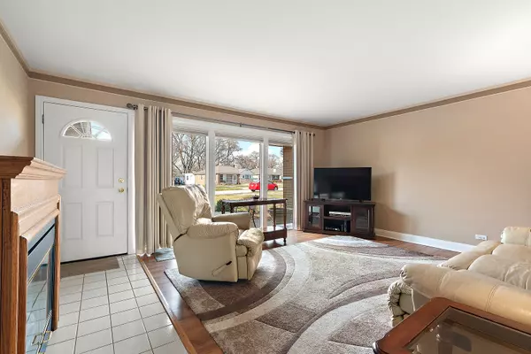 Oak Lawn, IL 60453,4121 Dean DR