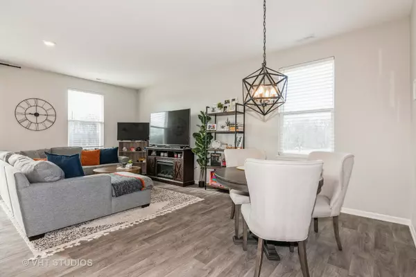 North Aurora, IL 60542,205 Sussex CT