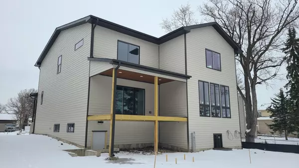 Addison, IL 60101,945 E Red Oak ST