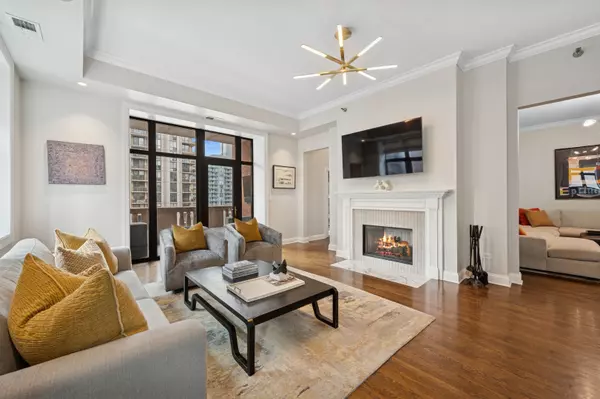 Chicago, IL 60654,30 W Erie ST #1001