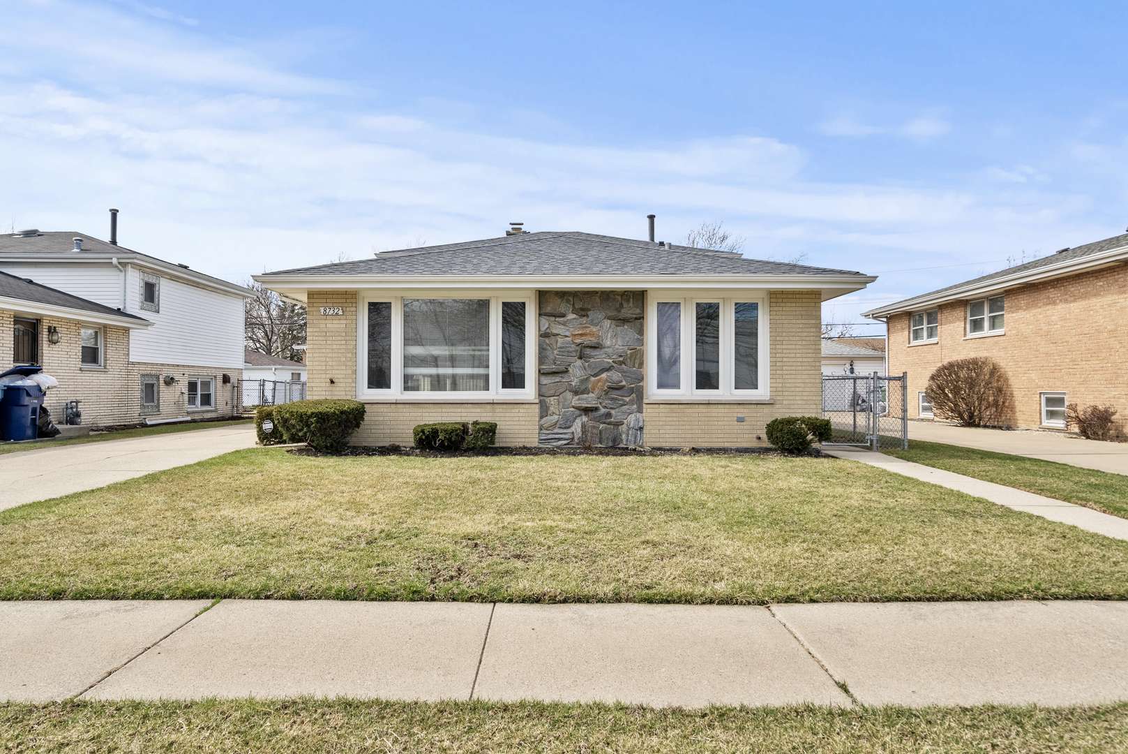 8732 S 49th CT, Oak Lawn, IL 60453