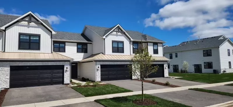 1004 Bristol CT, Gilberts, IL 60136