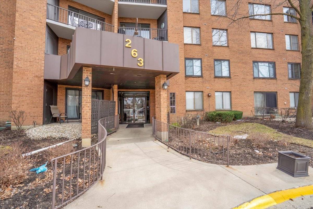 Palatine, IL 60074,263 S Clubhouse DR #426