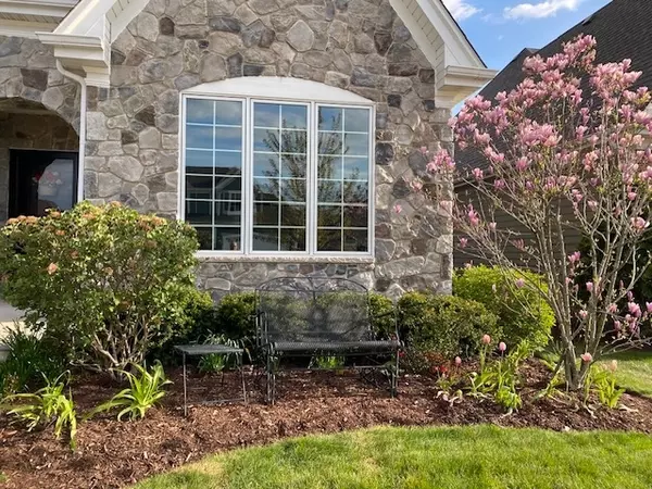 Winfield, IL 60190,25W728 Golf View LN