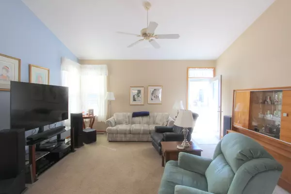 Woodstock, IL 60098,1817 Yasgur DR