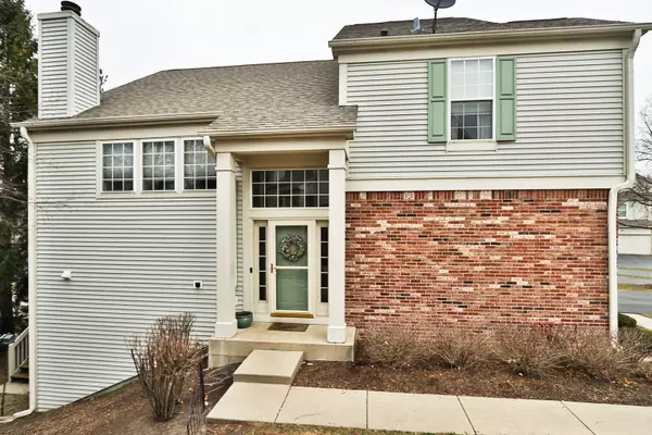 Algonquin, IL 60102,9 Pine Grove CT