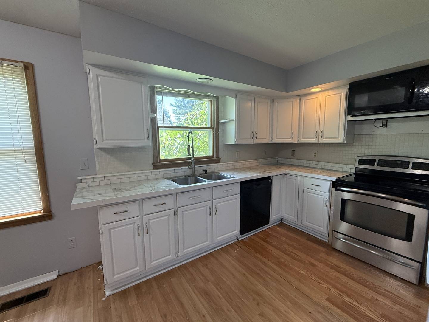 Tolono, IL 61880,203 S Whitehead ST