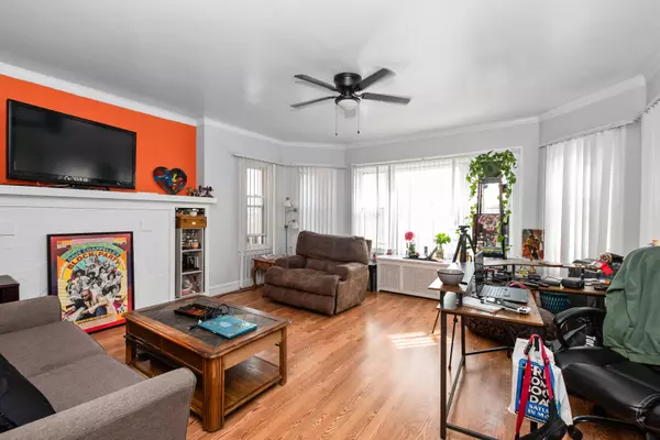 Chicago, IL 60649,7828 S Jeffery BLVD