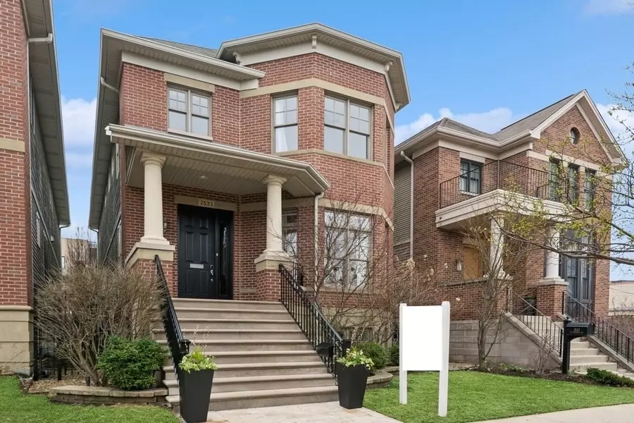 Chicago, IL 60618,2533 W Patterson AVE