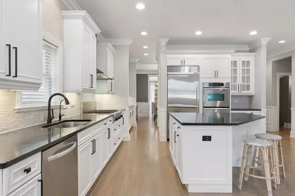 Chicago, IL 60618,2533 W Patterson AVE