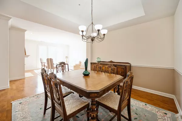 Northfield, IL 60093,1855 Old Willow RD #323