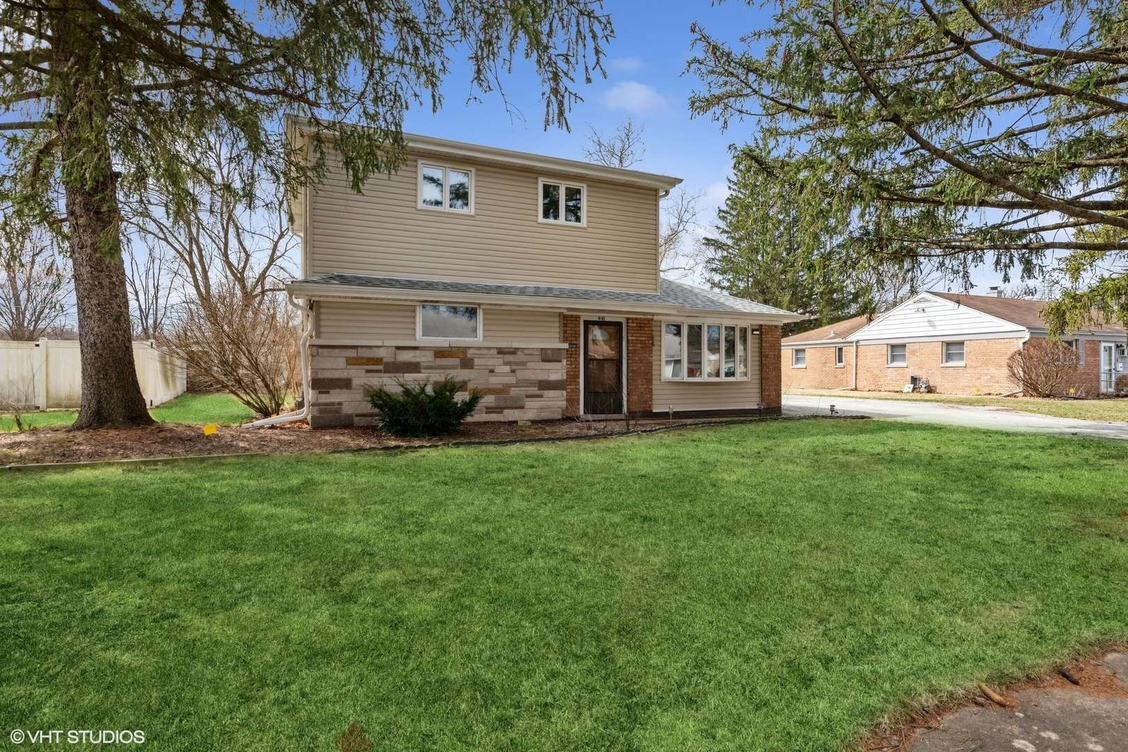 9 Apple LN, Park Forest, IL 60466