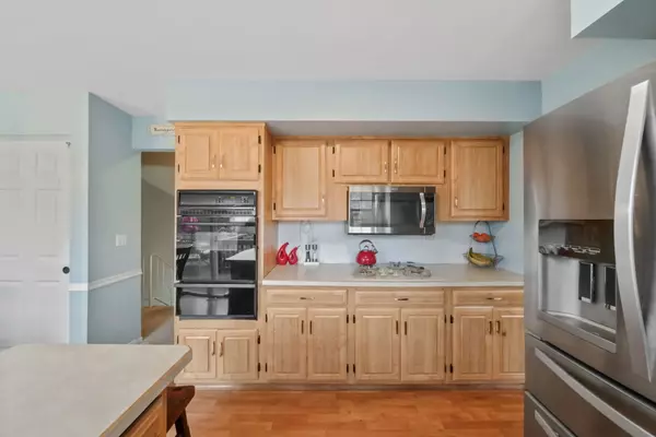 Arlington Heights, IL 60004,814 E Crabtree LN