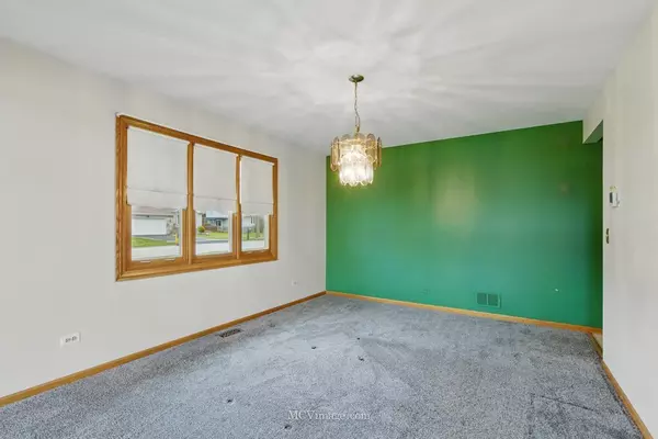 Romeoville, IL 60446,633 Mendota LN